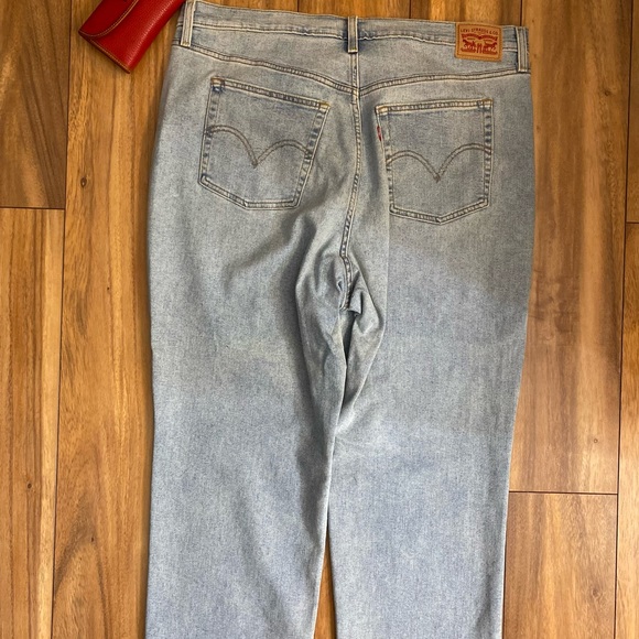 LEVI'S
Trendy Plus Size Cotton Ribcage High-Rise Jeans. - Picture 8 of 8